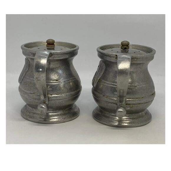 Wilton Armetale Plough Tavern Satin Pewter Salt & Pepper Shakers - Picture 3 of 10